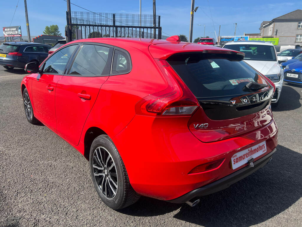 Volvo V40 D2 120 Momentum Nav Plus Geartronic Red #5