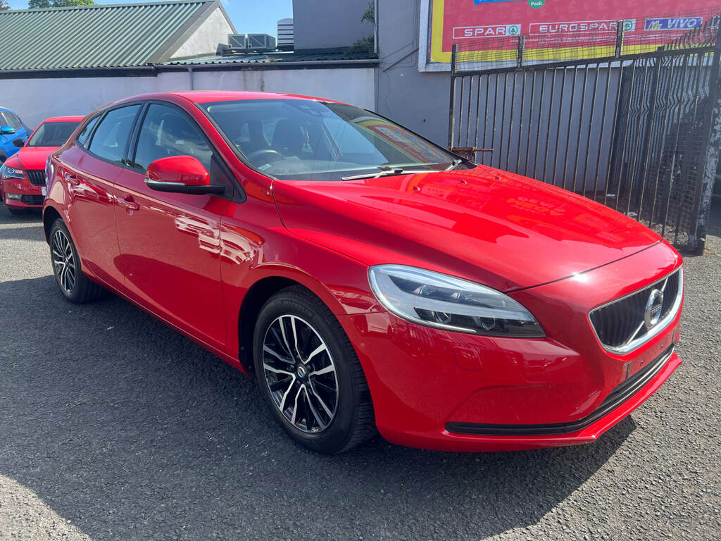 Volvo V40 D2 120 Momentum Nav Plus Geartronic Red