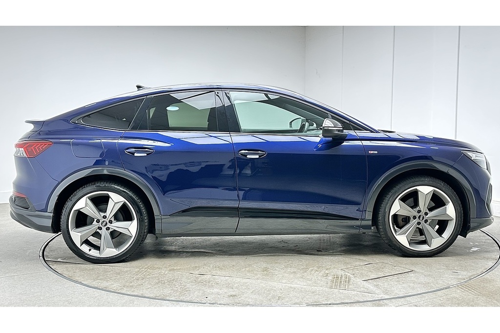 Audi Q4 E Tron Black Edition Blue #4