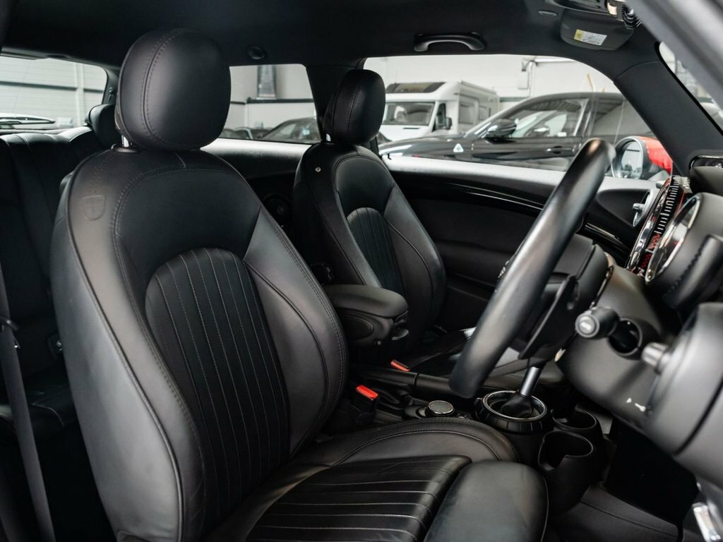 Mini Hatch 2L John Cooper Works Black #6