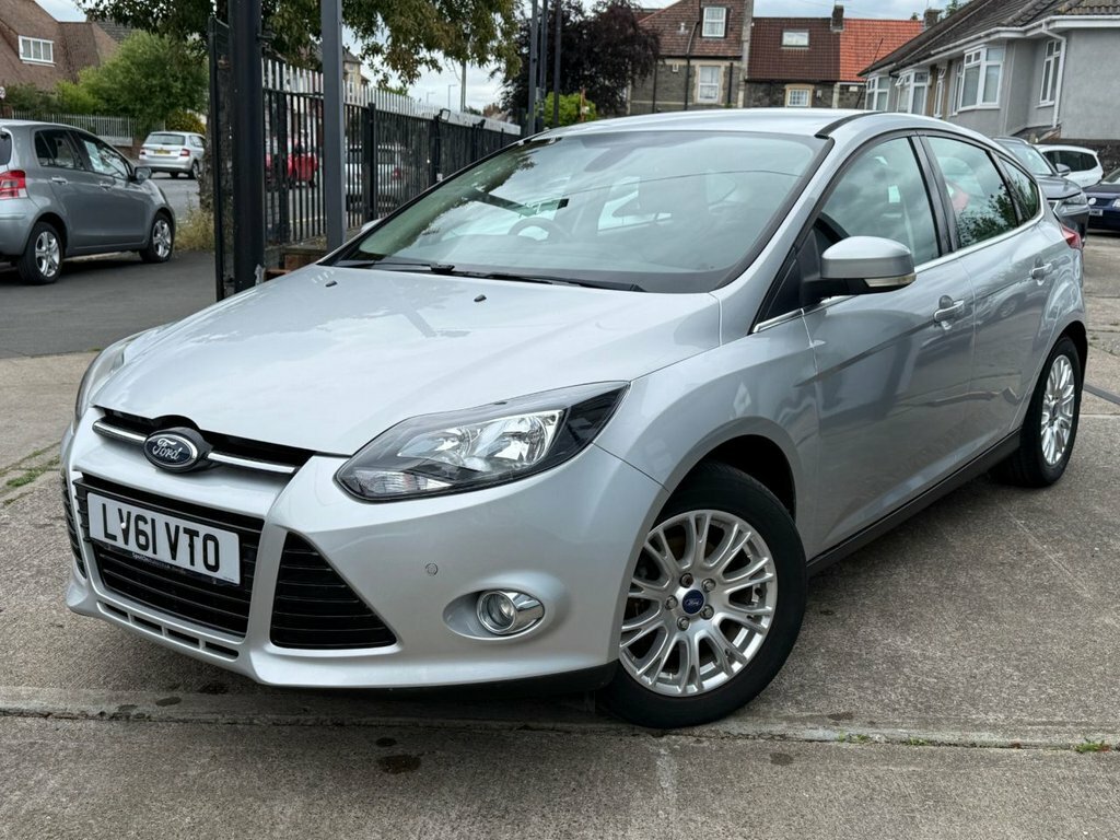 Ford Focus Titanium Hatchback Silver #2