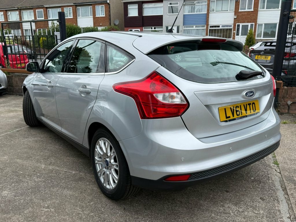 Ford Focus Titanium Hatchback Silver #4