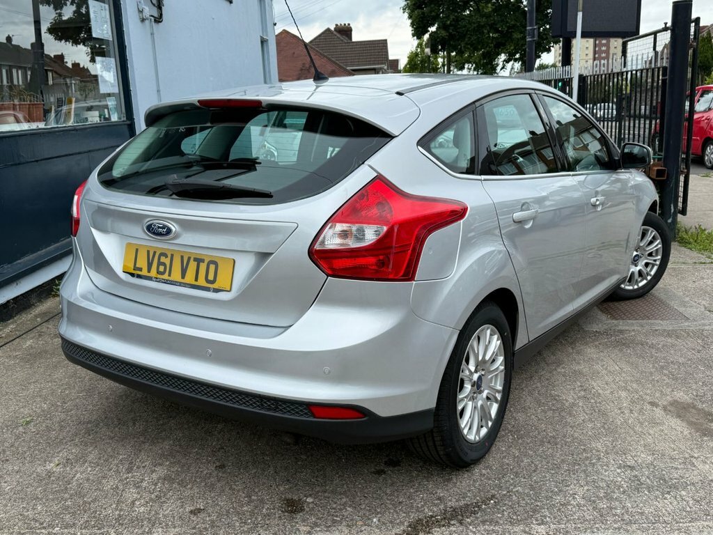 Ford Focus Titanium Hatchback Silver #3