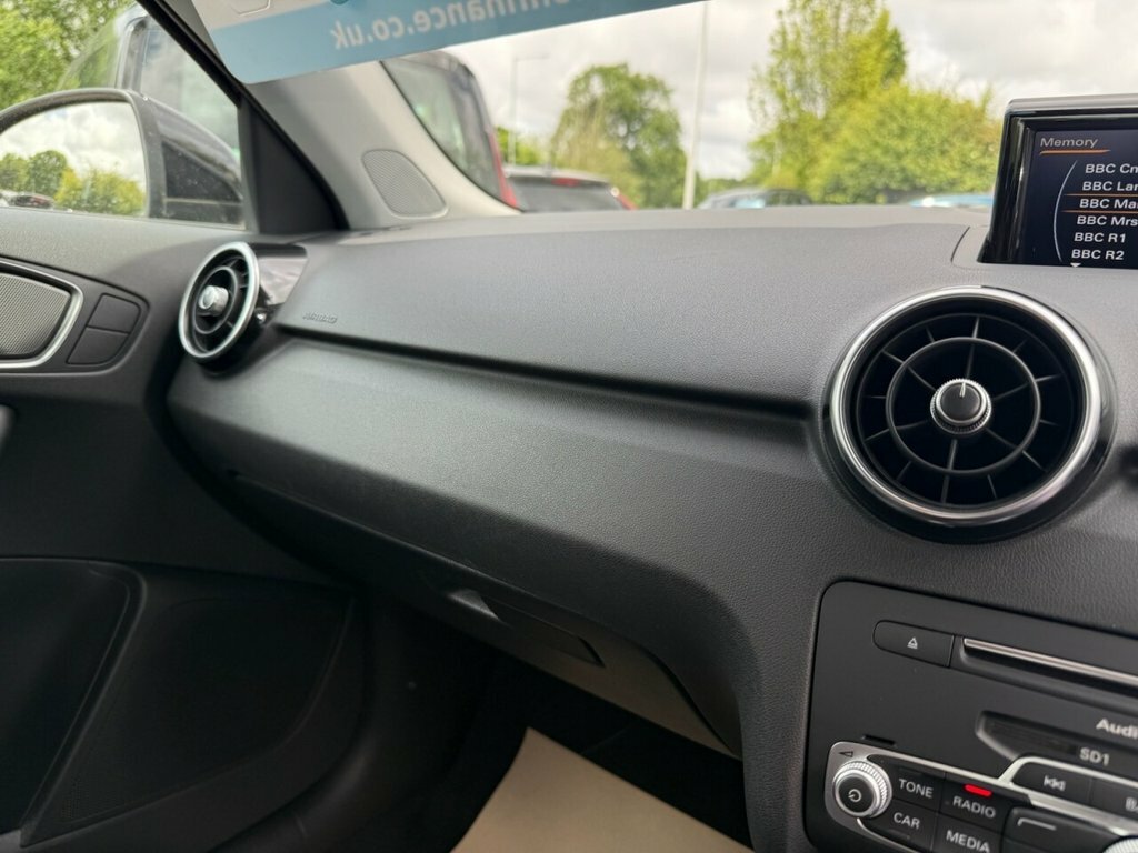 Audi A1 1L Sport Black #5