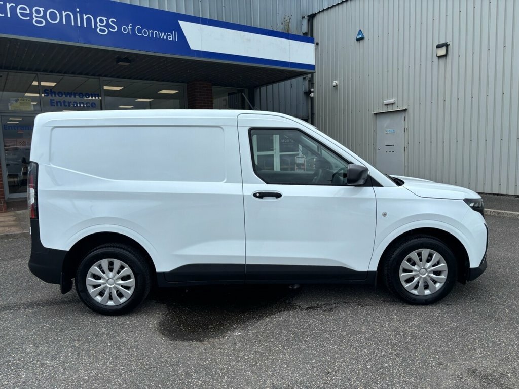Ford Transit Courier Mpv White #4