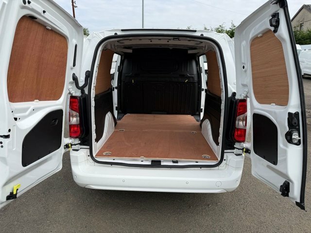 Vauxhall Combo Turbo D 2300 Sportive White #4