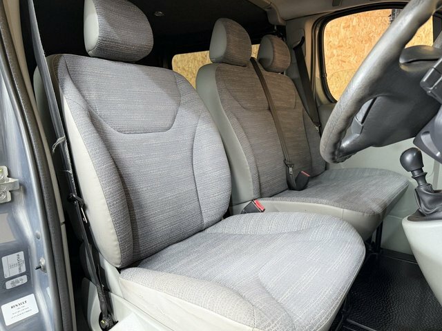 Renault Trafic 2.0 Dci Sl27 Sport Panel Van 6 Seater M Grey #4