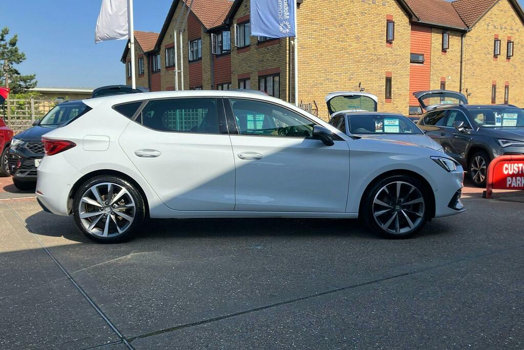 Seat Leon 1.5 Etsi Mhev Fr Sport Hatchback Hybrid White #5