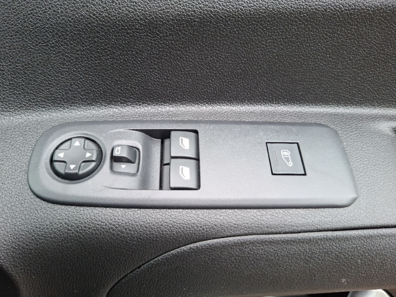 Vauxhall Combo 1.5L Prime 6Dr White #16