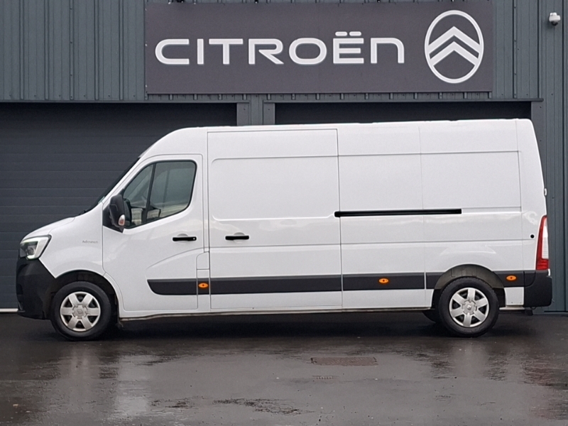 Renault Master Lm35 Blue Dci 135 Advance Medium Roof Van White #4