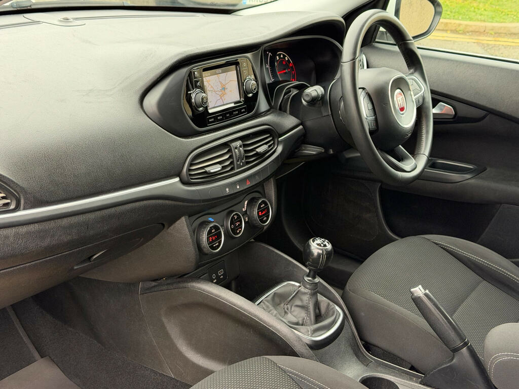 Fiat Tipo Mpi Lounge Hatchback Black #11