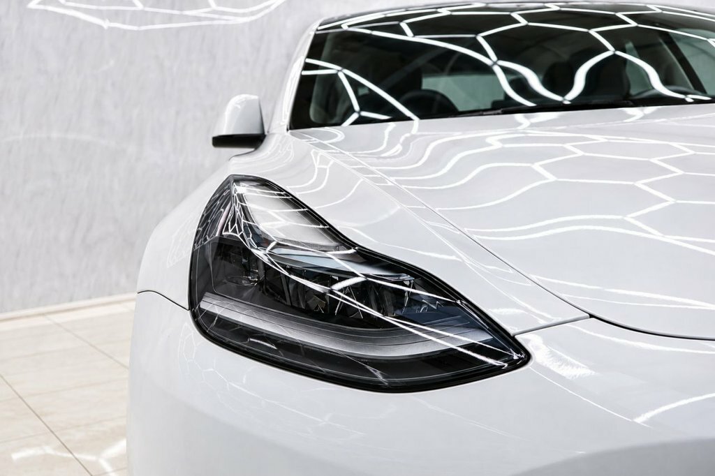 Tesla Model 3 Saloon White #2
