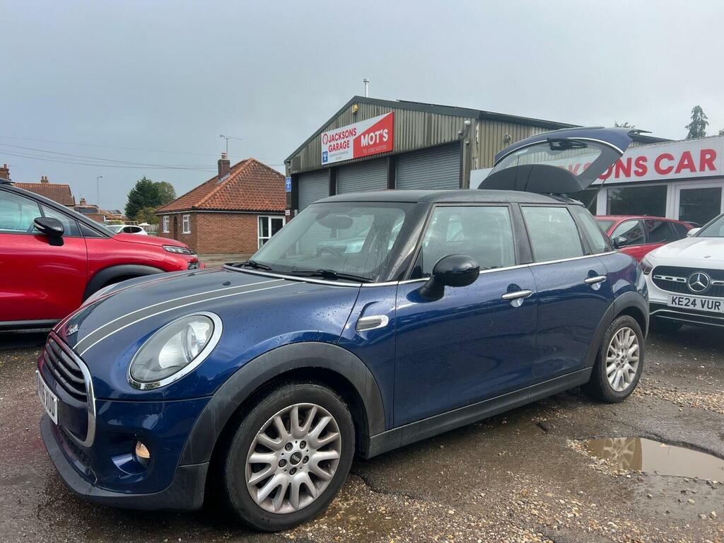 Mini Hatch 1.5 Cooper Red #22