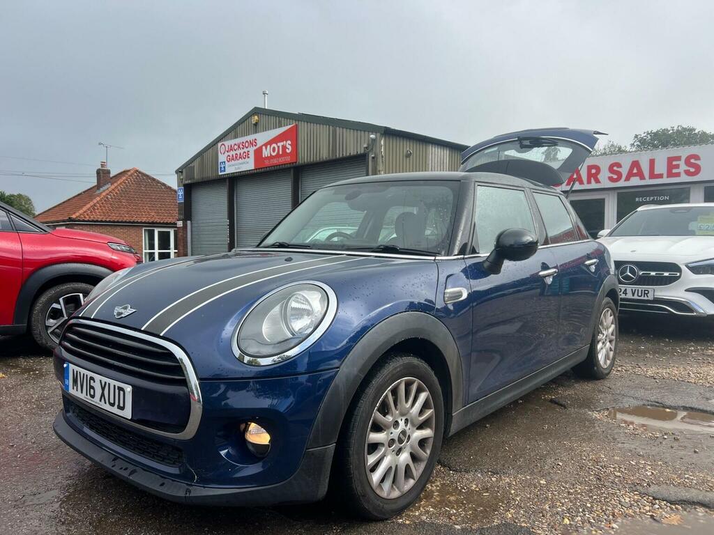 Mini Hatch 1.5 Cooper Red #19