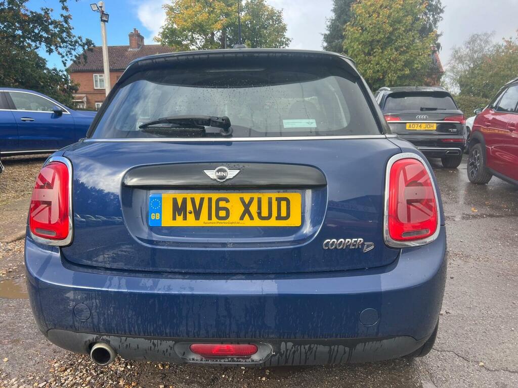Mini Hatch 1.5 Cooper Red #51