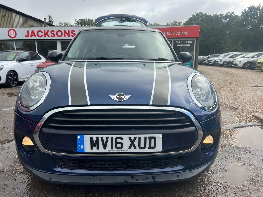 Mini Hatch 1.5 Cooper Red #31