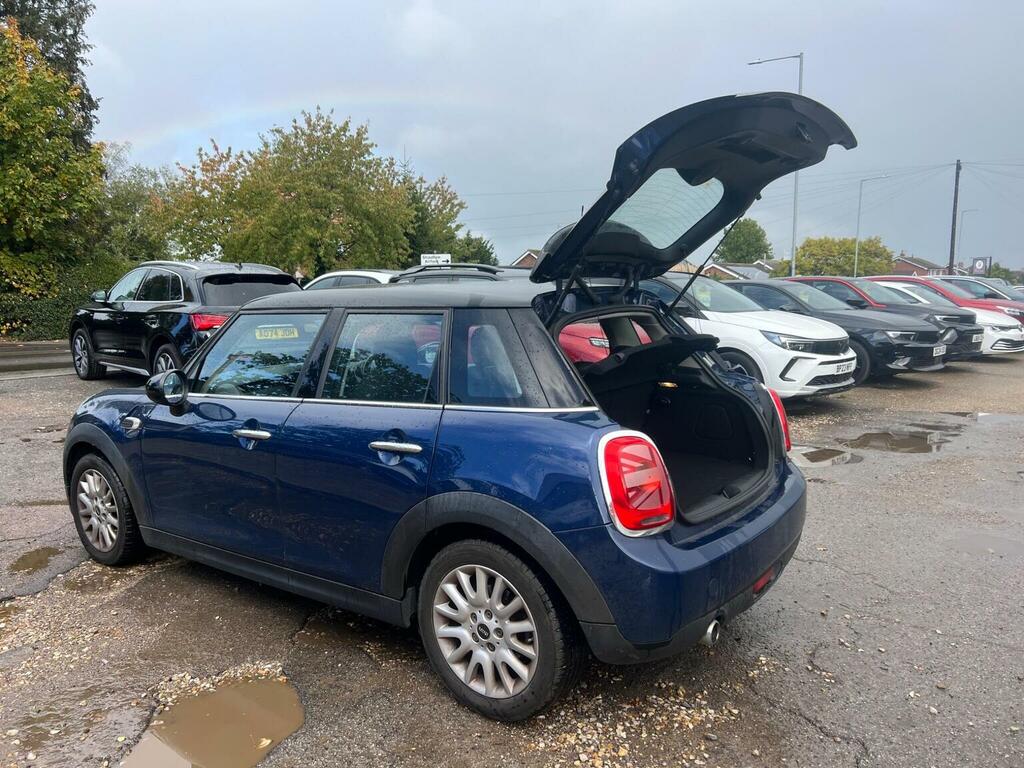 Mini Hatch 1.5 Cooper Red #37