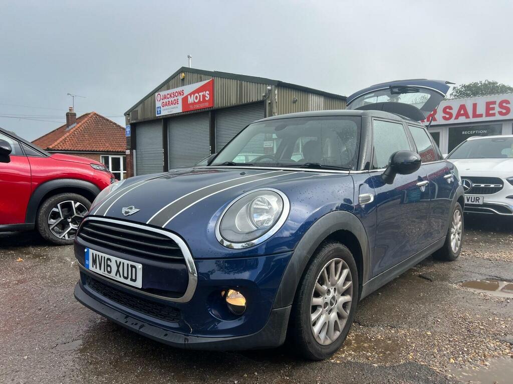Mini Hatch 1.5 Cooper Red #20