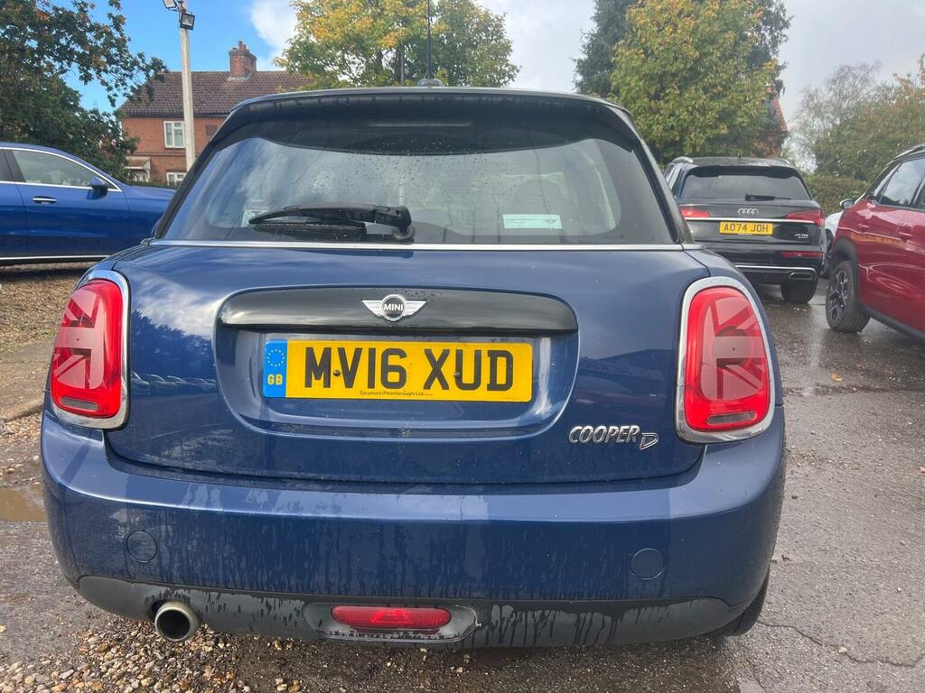 Mini Hatch 1.5 Cooper Red #52