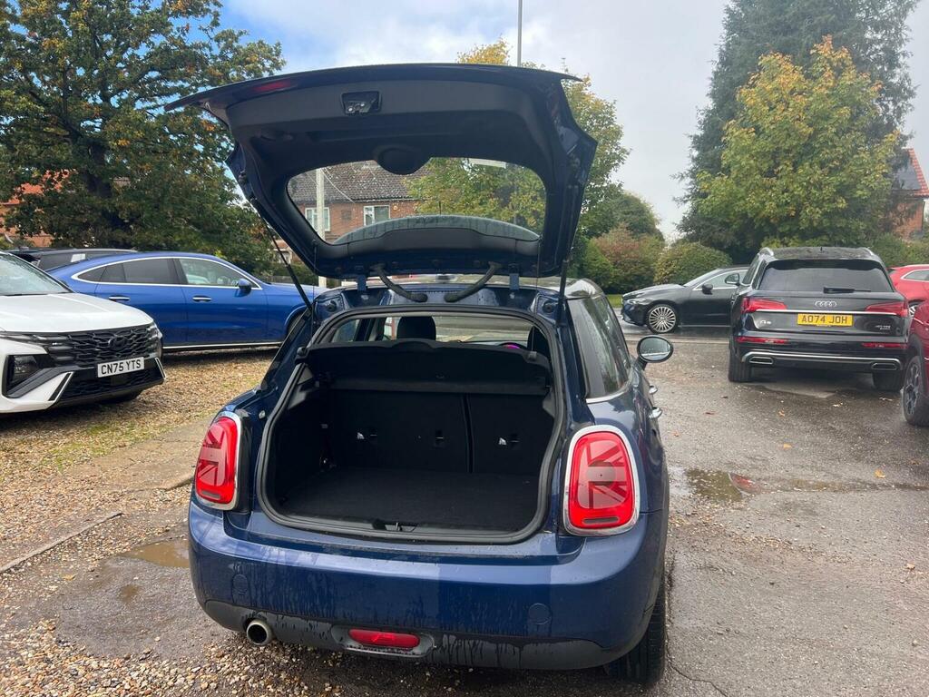 Mini Hatch 1.5 Cooper Red #38