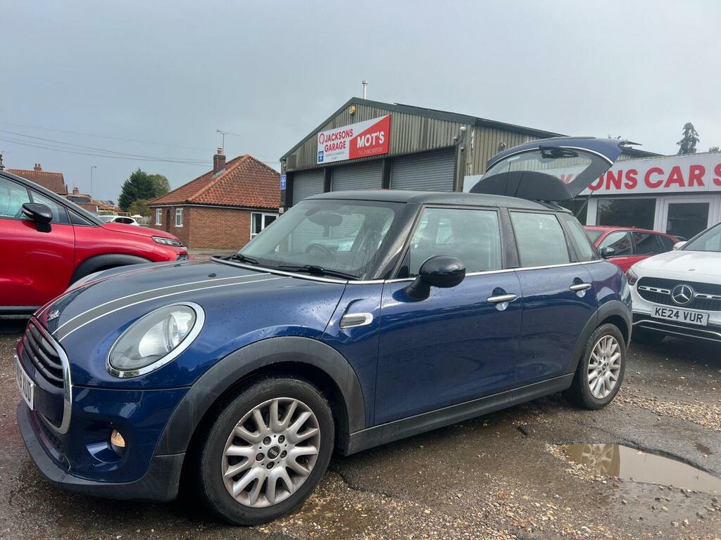 Mini Hatch 1.5 Cooper Red #23