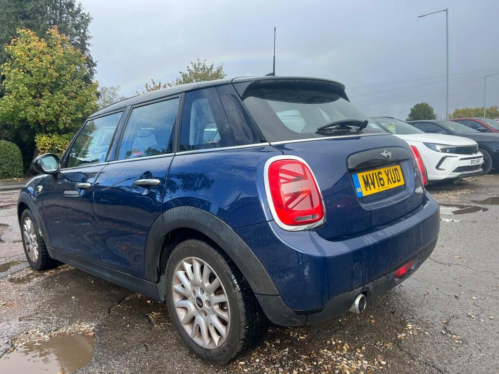 Mini Hatch 1.5 Cooper Red #49