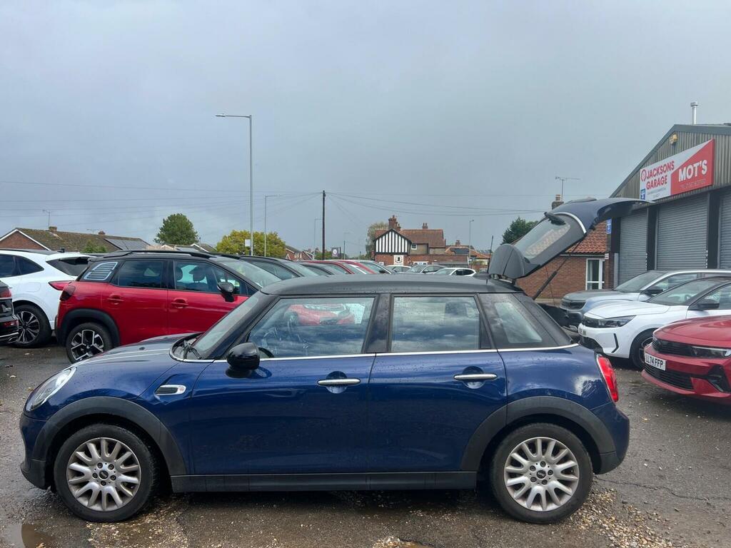Mini Hatch 1.5 Cooper Red #35
