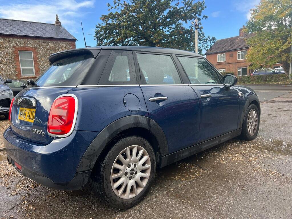 Mini Hatch 1.5 Cooper Red #46