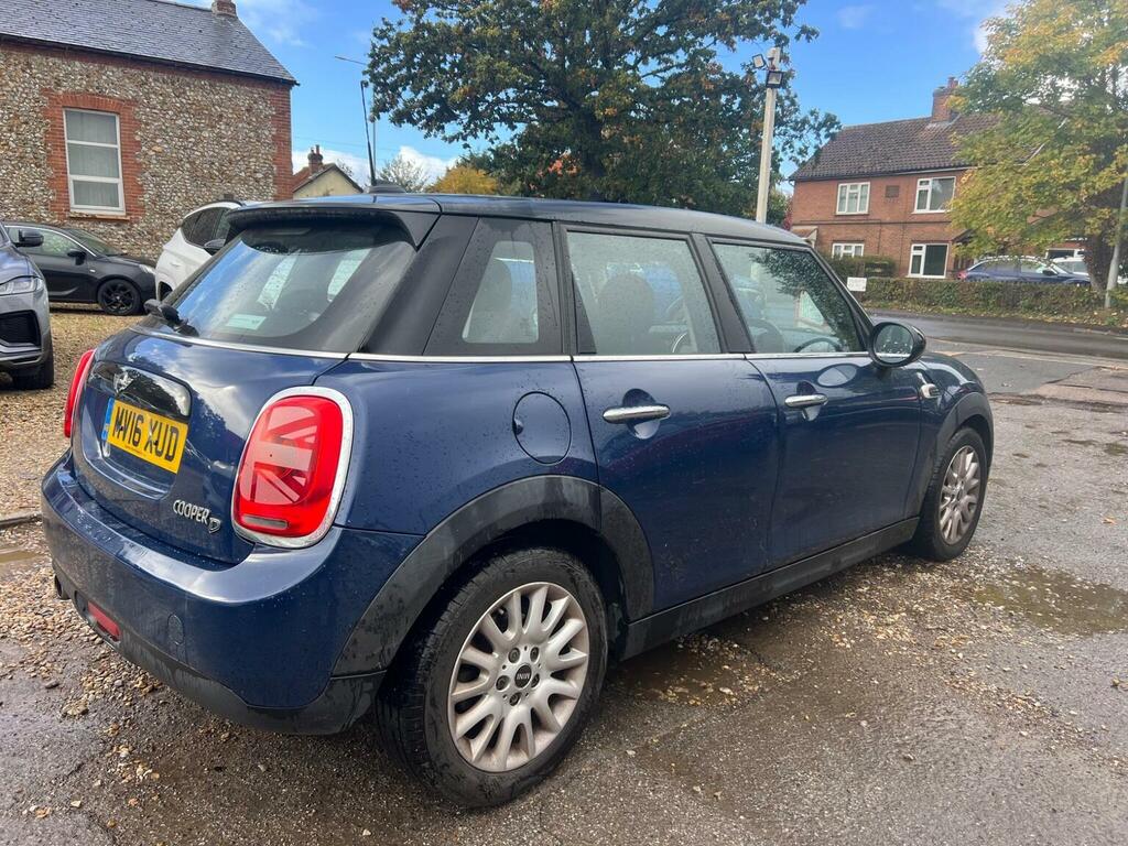 Mini Hatch 1.5 Cooper Red #47