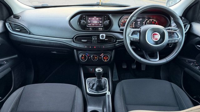 Fiat Tipo 1.3 Multijetii Lounge Hatchback White #3