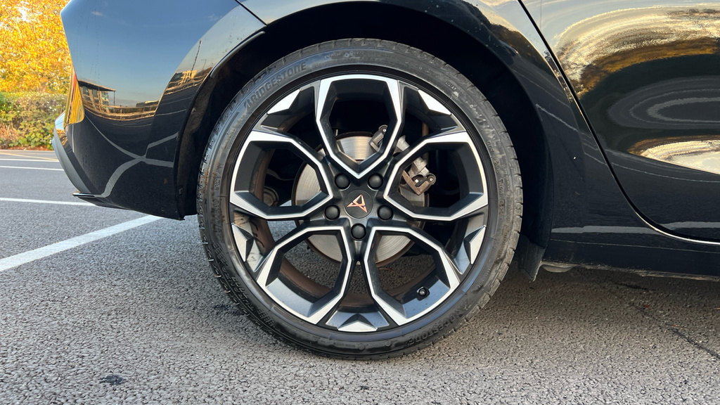 Cupra Leon Leon 1.5 Etsi 150 V2 Dsg Black #5
