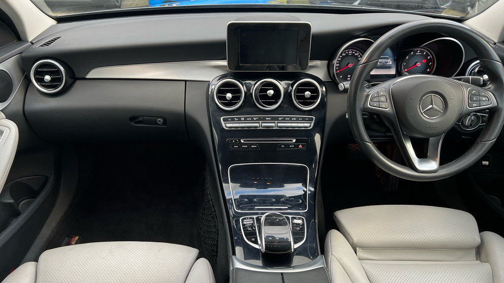 Mercedes-Benz C Class 2.1D C250d Amg Line Premium 2-Dr Coupe White #11