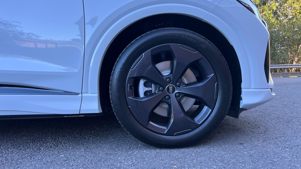 Audi Q4 E Tron Q4 210Kw Performance 82Kwh Black Edition White #5