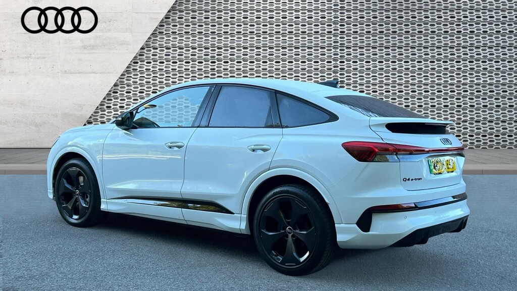 Audi Q4 E Tron Q4 210Kw Performance 82Kwh Black Edition White #3