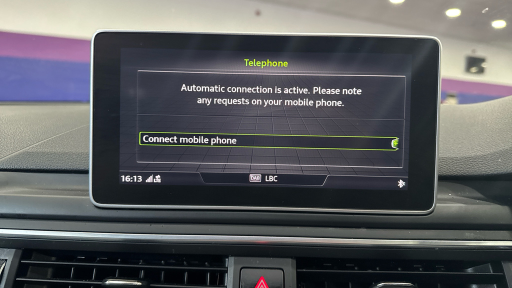 Audi A4 2.0 Tdi 40 Black Edition S White #38