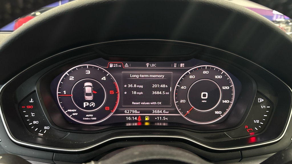 Audi A4 2.0 Tdi 40 Black Edition S White #13