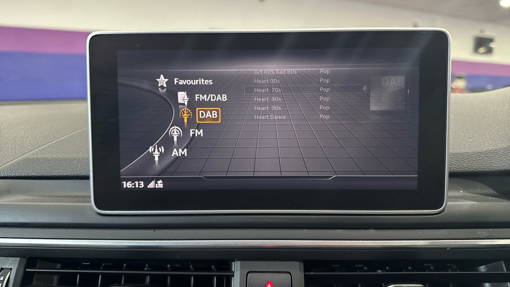 Audi A4 2.0 Tdi 40 Black Edition S White #37
