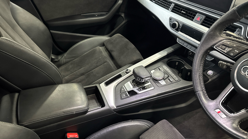 Audi A4 2.0 Tdi 40 Black Edition S White #30