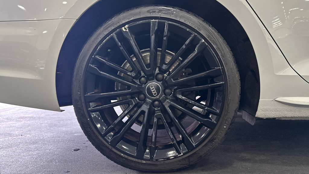 Audi A4 2.0 Tdi 40 Black Edition S White #18