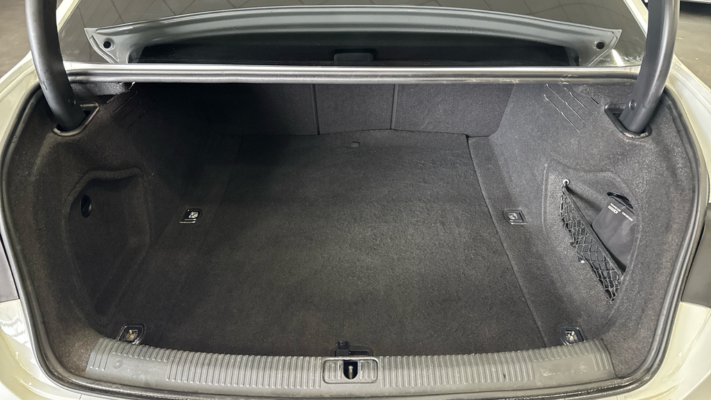 Audi A4 2.0 Tdi 40 Black Edition S White #15