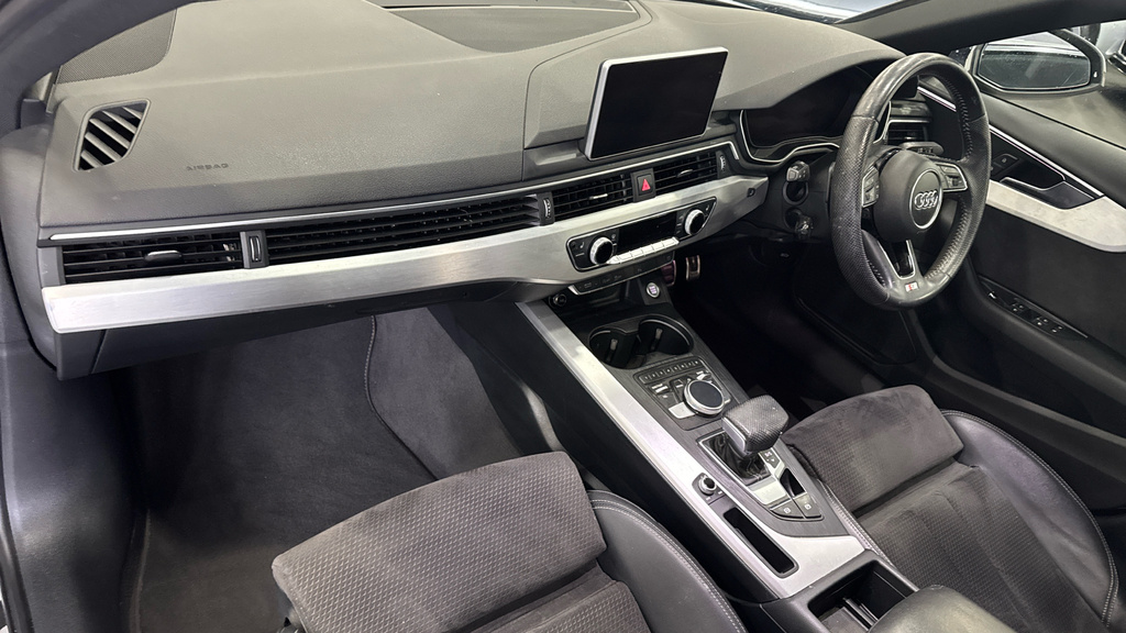 Audi A4 2.0 Tdi 40 Black Edition S White #10