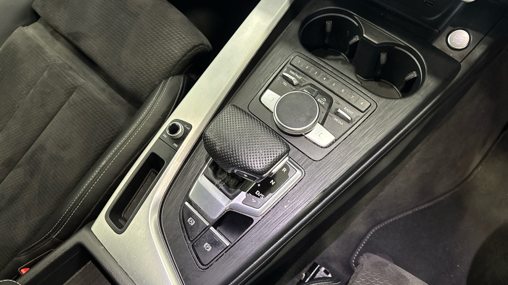 Audi A4 2.0 Tdi 40 Black Edition S White #31