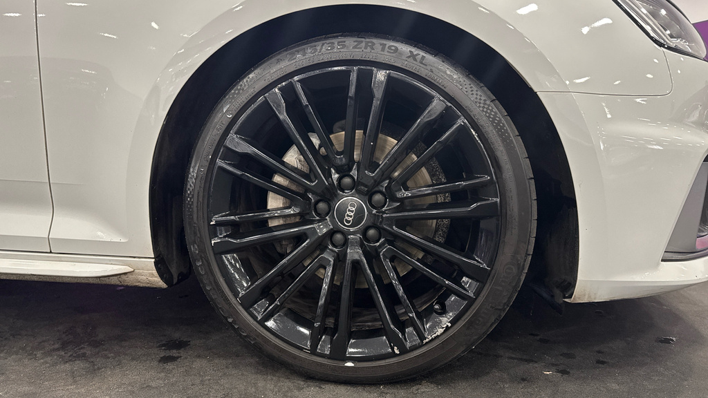 Audi A4 2.0 Tdi 40 Black Edition S White #20