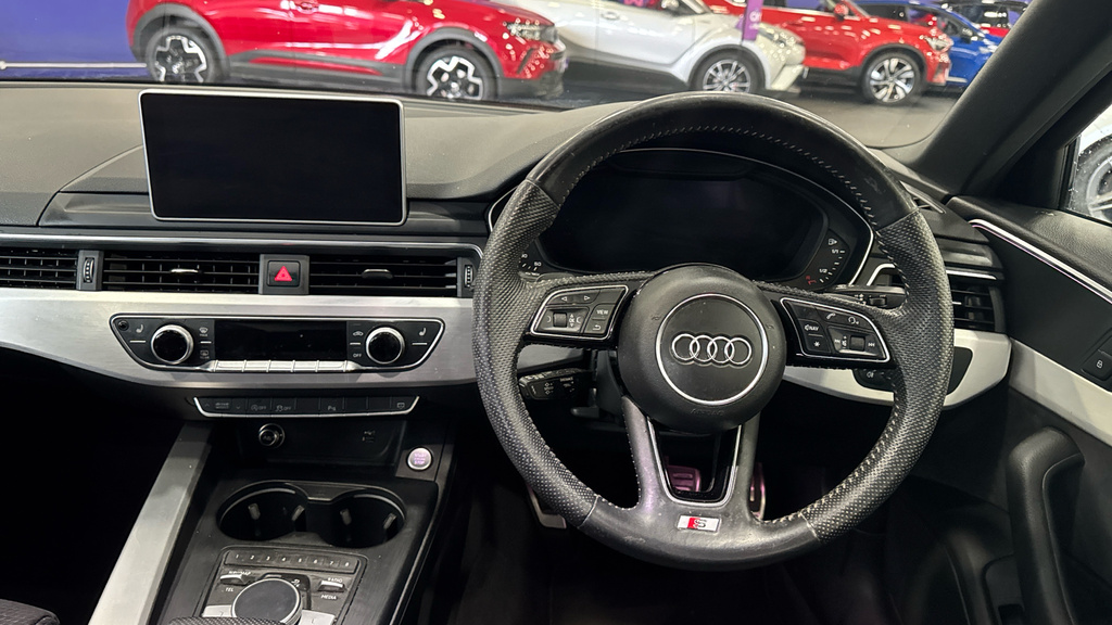 Audi A4 2.0 Tdi 40 Black Edition S White #12