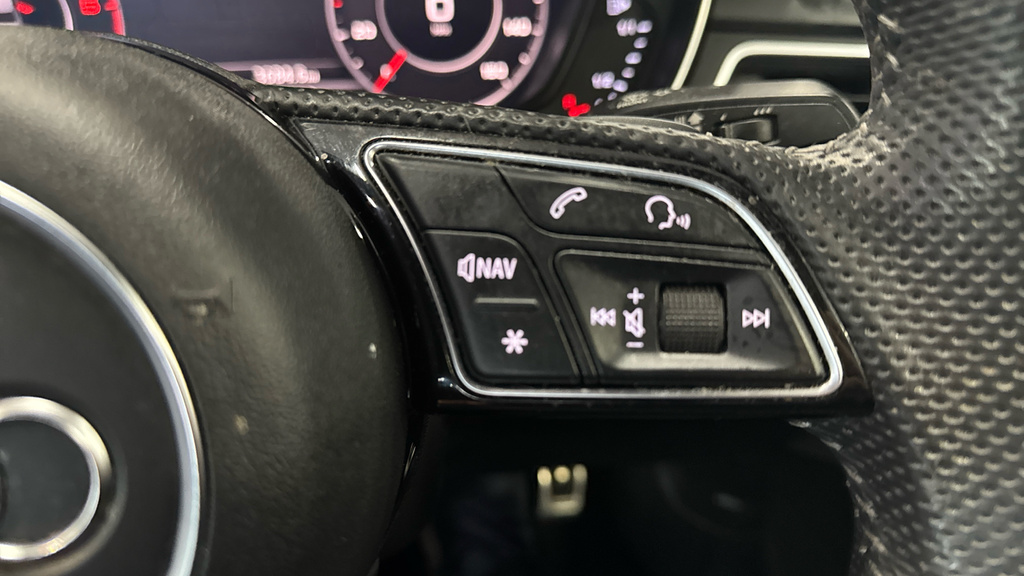 Audi A4 2.0 Tdi 40 Black Edition S White #24