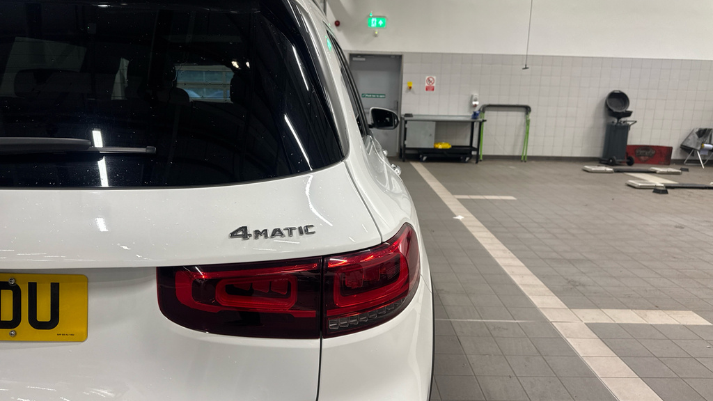 Mercedes-Benz GLB Class Glb 220 Amg Line Premium D 4Matic White #33