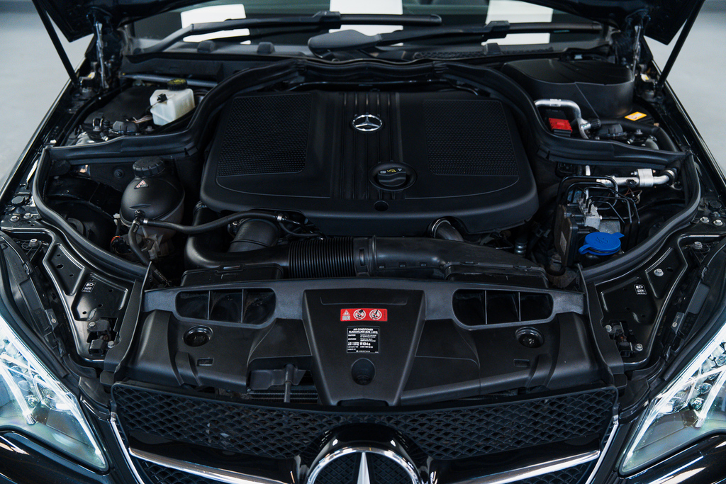 Mercedes-Benz E Class Diesel Black #3