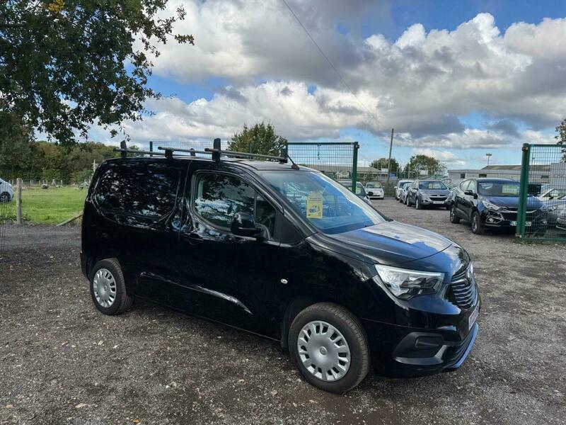 Vauxhall Combo 1.5 Turbo D 2300 Black #4