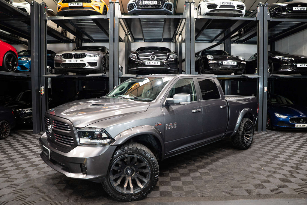 Dodge RAM V8 Hemi 1500 Sport Crew Cab 4X4 