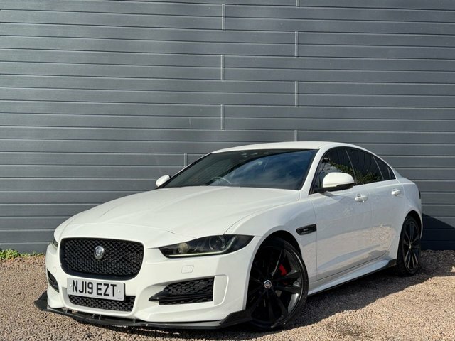 Jaguar XE 2.0I Gpf R-sport Saloon White #4